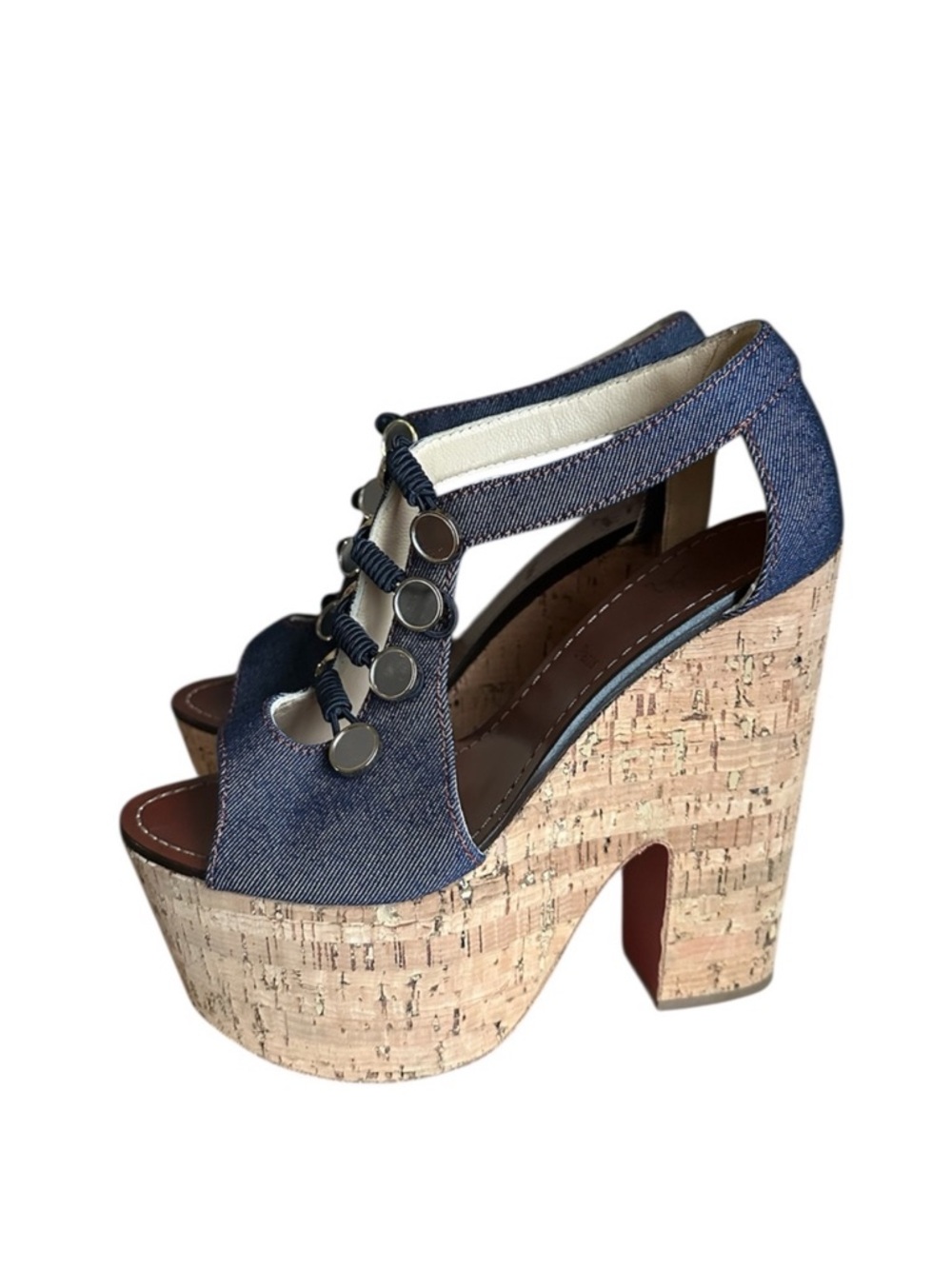 Christian Louboutin
Ordonanette denim heels
RETAIL 995 - Picture 3 of 11